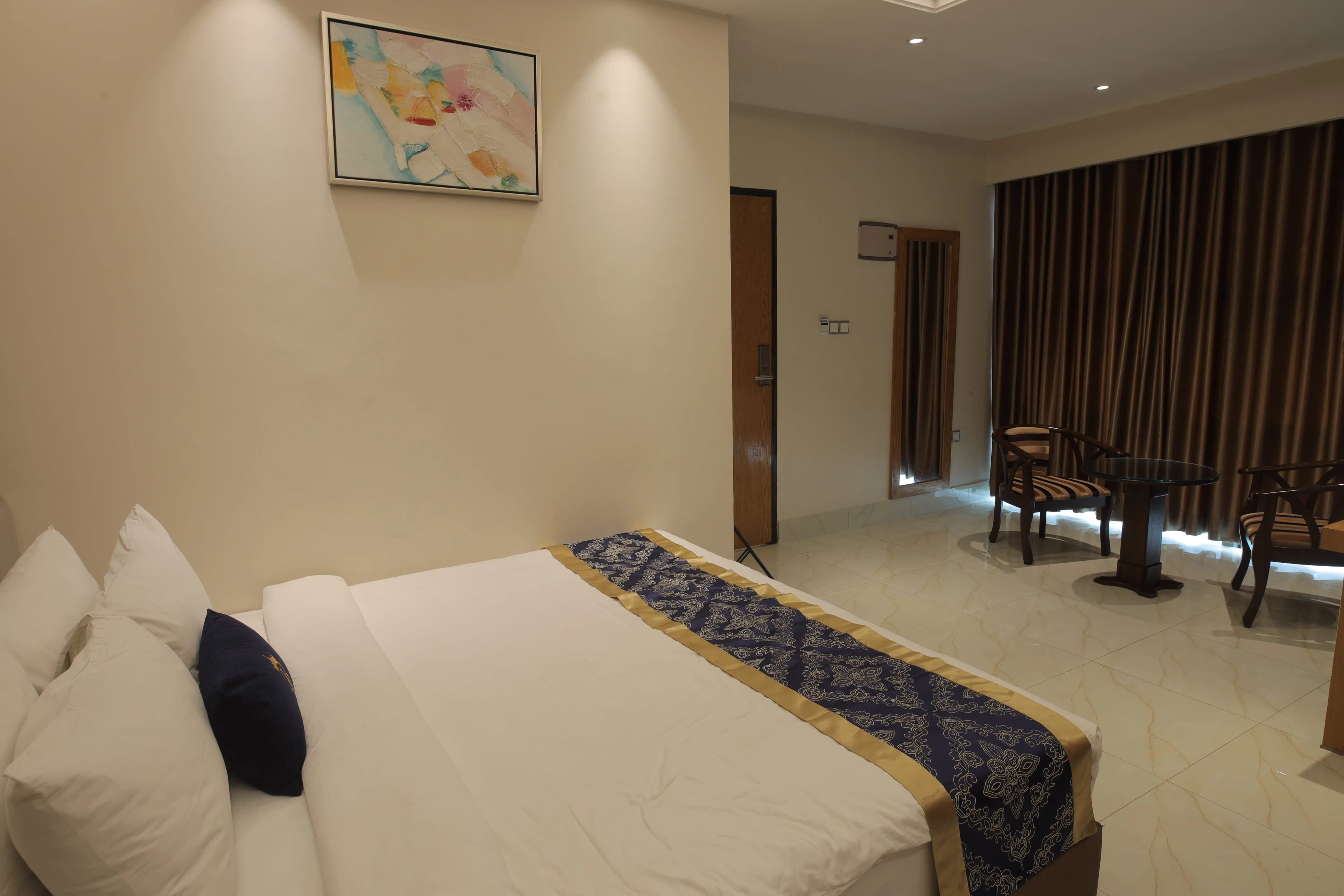 Semi Suite image 3